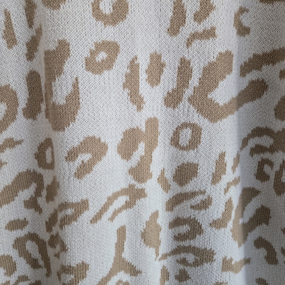 Pink Lily Animal Print Sweater Tunic Oversized Size Small - Picture 6 of 14